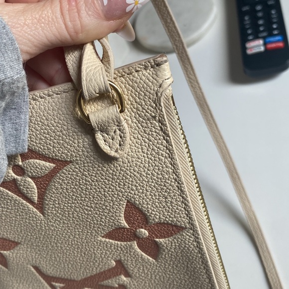 Authentic Louis  Vuitton Wristlet - Picture 16 of 16